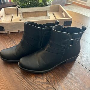 Easy Street booties, NWOT 7.5W